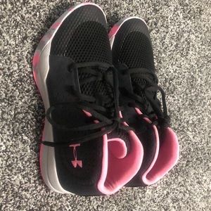 Like new Under Armour youth basketball shoes